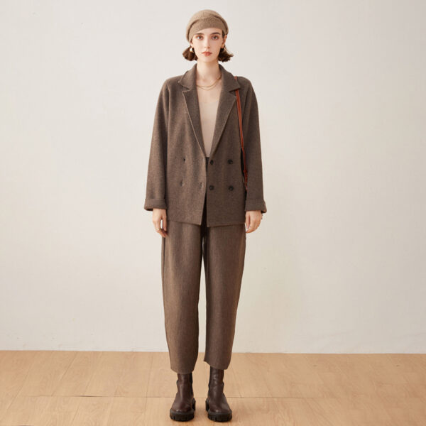 FULL NEEDLE KNITTED COAT