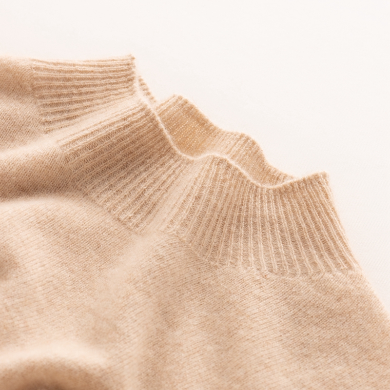 SEAMLESS KNITWEAR