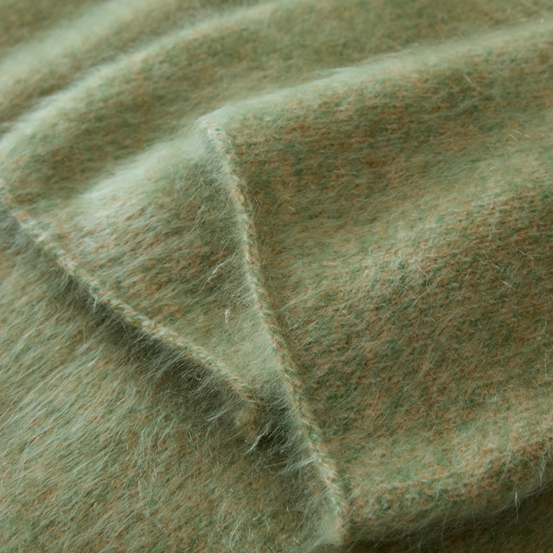 BRUSHED FANCY CASHMERE YARN RD NK WITH SELF EDGE