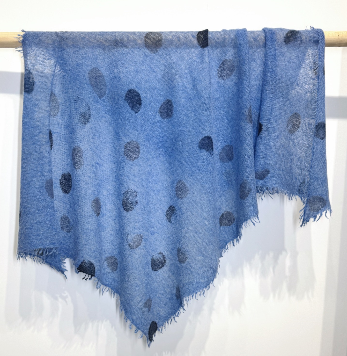 BLUE POLKA DOT KNITTED SCARF